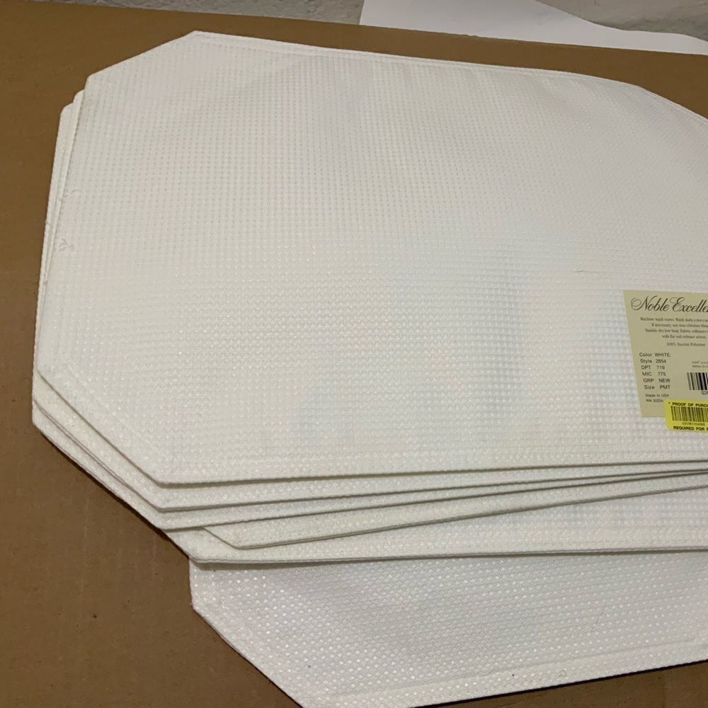New Noble Excellence 100% Dacron Polyester placemats set of 6